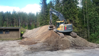 25m radan uusi meluvalli valmistumassa 11.07.2016.