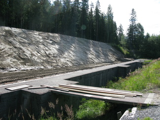 300 m luotipenkka lähes valmis, Luotihiekan asentaminen ja taulunumerointi ja hiukan raivausta radalla 21.07.2016.