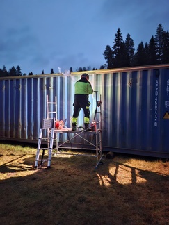 Luukkujen saranoiden hitsaus